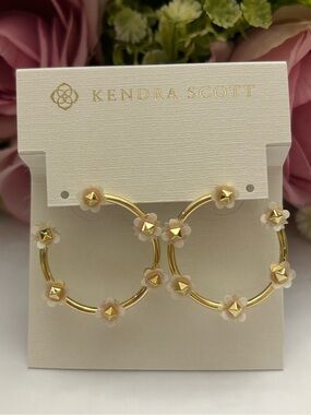 NWT Kendra Scott Deliah Gold Open Frame Hoops in Iridescent white Mix